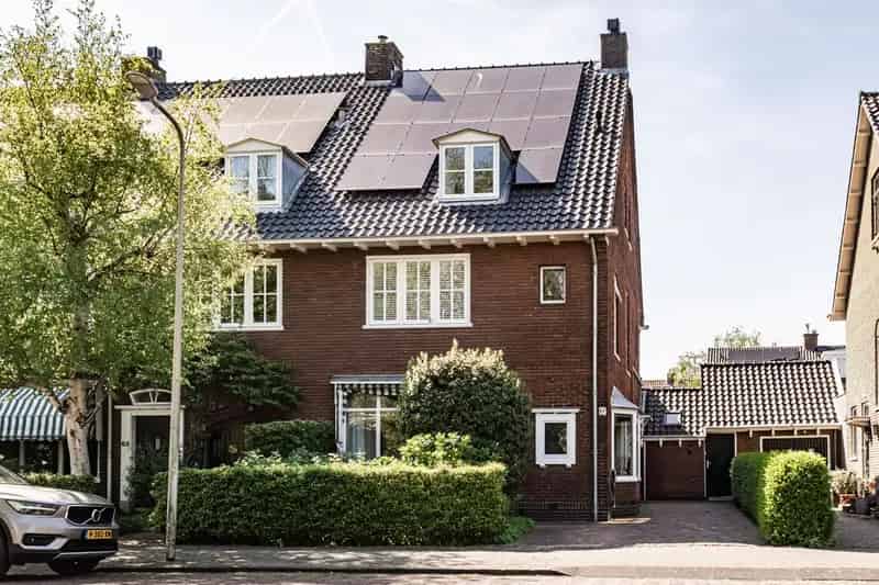 Huis te koop Heemstede: Ruim Familiehuis met 6 Slaapkamers en Tuin