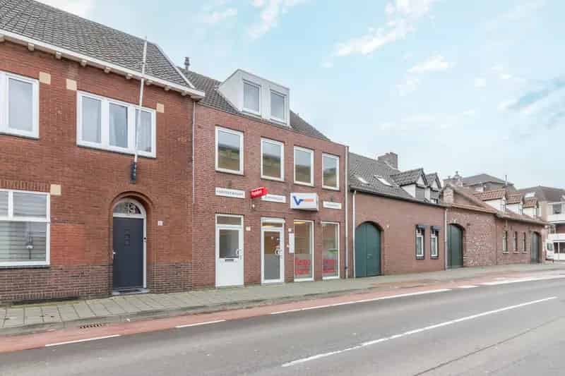 Kantoor Echt 200m2 Appartement 115m2  A+ 14 Zonnepanelen