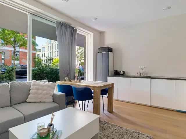 Amsterdam Zuidas Benedenwoning 37m2 Tuin