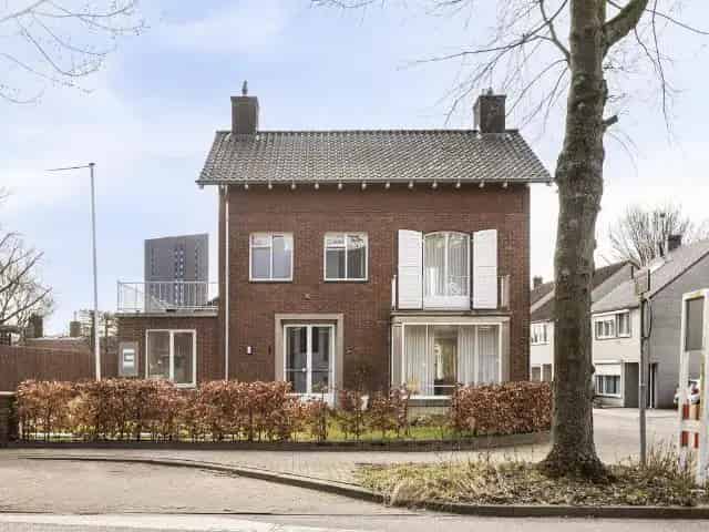 Gerestaureerde Vrijstaande Woning Nabij Stadscentrum Tilburg