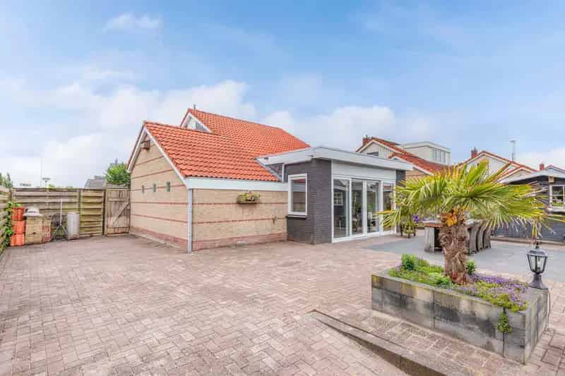 Vrijstaande woning Lemmer aan het water - 2 slaapkamers - 8 zonnepanelen