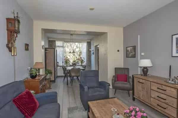 Hoekwoning Enschede Wesselerbrink 4 slaapkamers opknap/uitbouw
