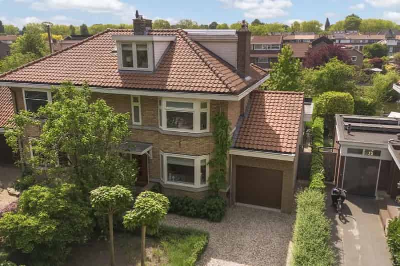 Hillegersberg Familiehuis Molenlaan: Gerenoveerd met 431m2 grond en 18 Zonnepanelen
