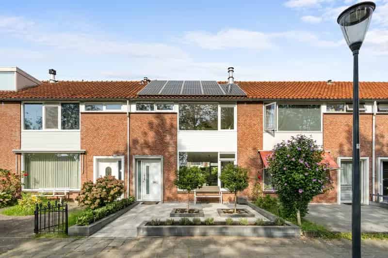 Tussenwoning Breda 4 slaapkamers HR++ glas 17 zonnepanelen