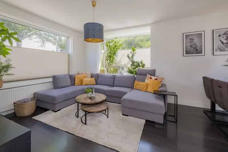 Huis te koop IJmuiden: Lichtrijke woning met moderne badkamer