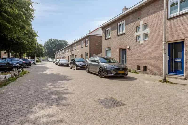 Ruime Tussenwoning Broekhoven 3 slaapkamers Diepe Tuin Moderniseringspotentie