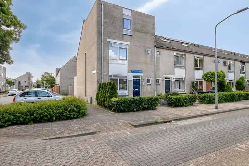 Hoekwoning Almere 3 slaapkamers moderne keuken tuin