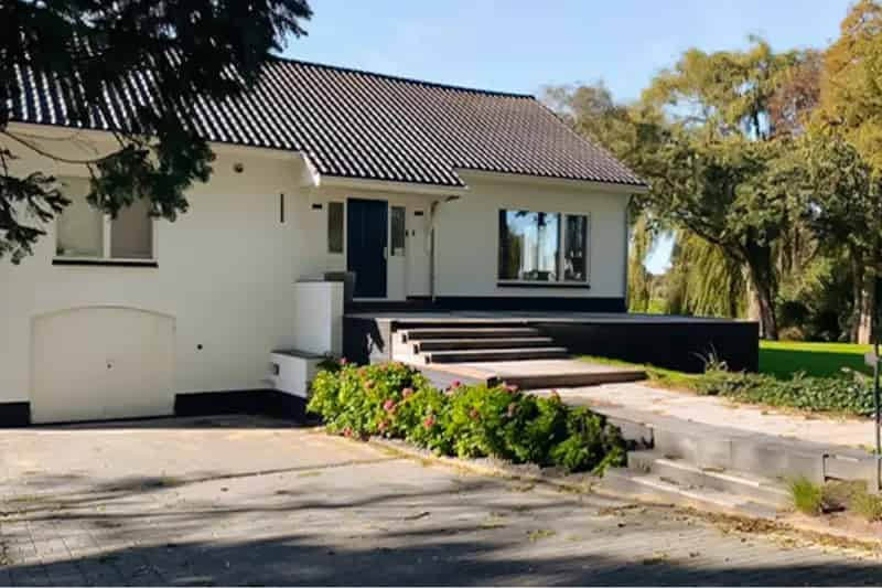 Huis te koop Abcoude 7 kamers 3 badkamers grote tuin