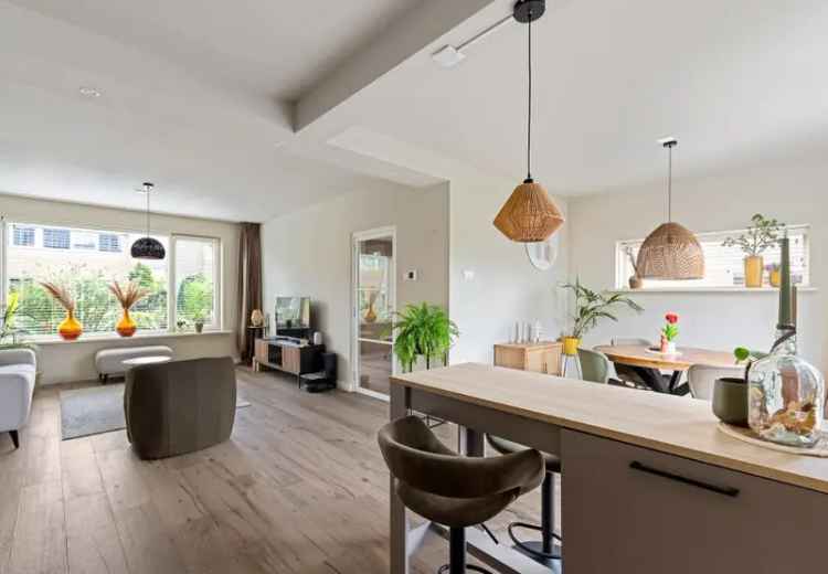 Ruime halfvrijstaande woning Joure 4 slaapkamers moderne badkamer