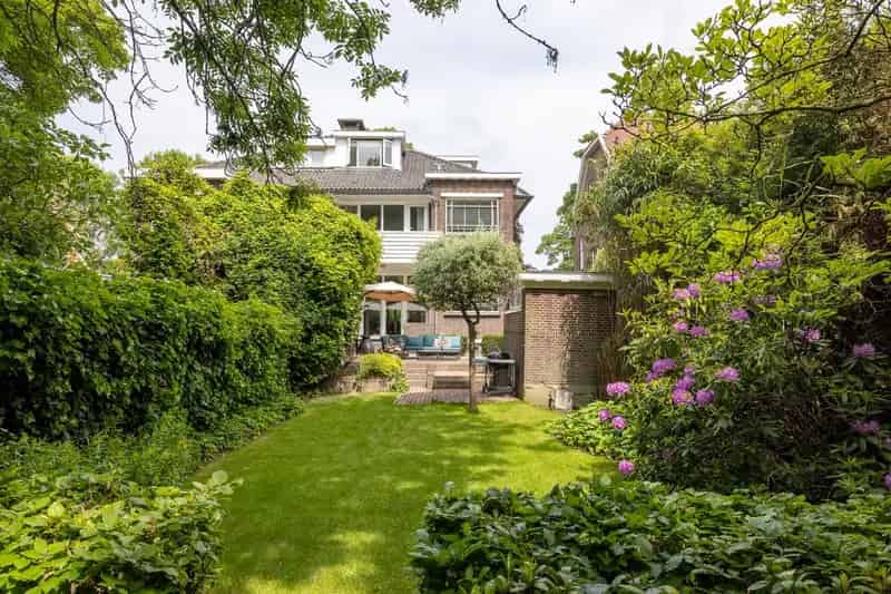 Tweekapper Overschie 5 slaapkamers 2 badkamers grote tuin
