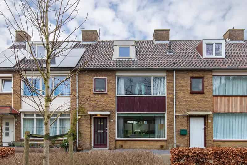 5 Slaapkamers Ruime Tussenwoning Belegging Verhuurd