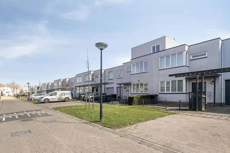 Ruim huis met tuin nabij Meridiaanpark Almere