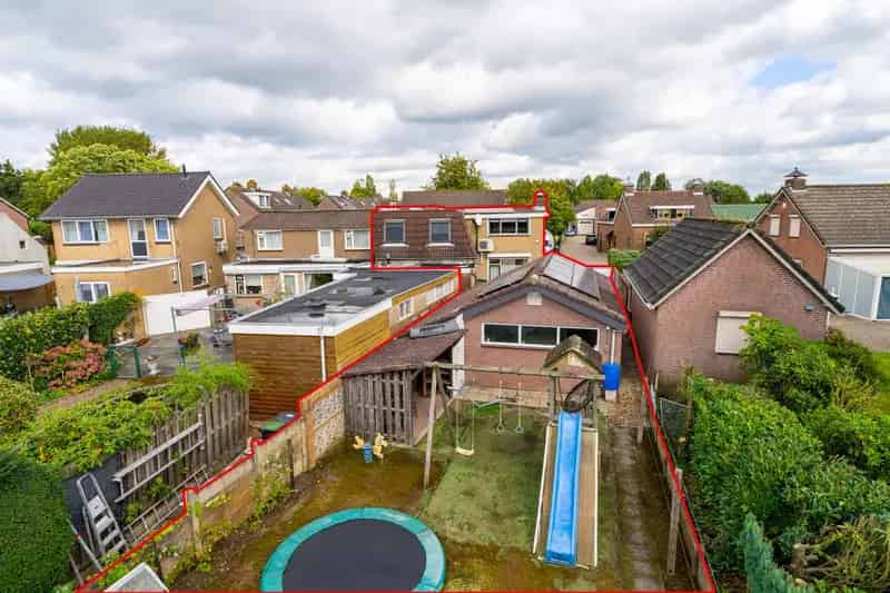 Tweekapper Made Ruime Garage Diepe Tuin 26 Zonnepanelen