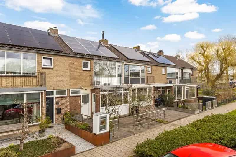 Ruime 5 Slaapkamer Eengezinswoning Kort Ambacht