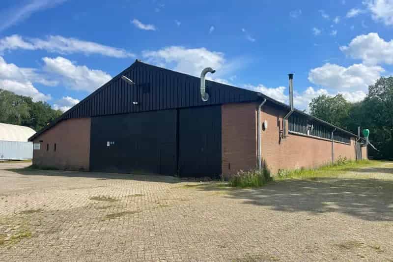 Bedrijfshallen te Huur Oldenzaal - 2720m² - Ruim Terreine
