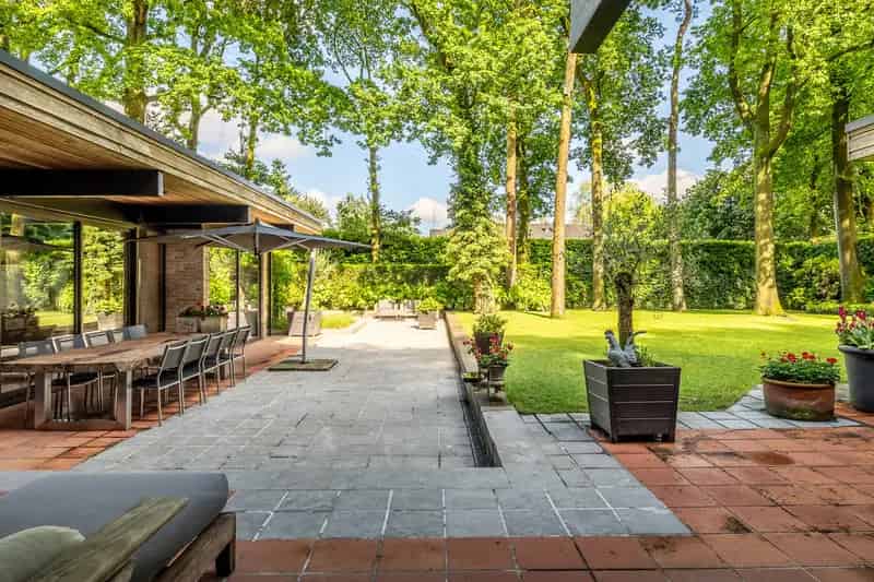 Luxe Villa Breda Zuid: Binnenzwembad, Dubbele Garage, Grote Tuin