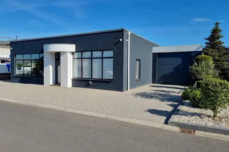 Bedrijfshal te huur Hollandscheveld Showroom Kantoor Garage