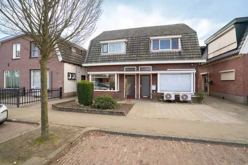 Twee-onder-een-kapwoning Enschede Modernisering 3 slaapkamers Diepe tuin
