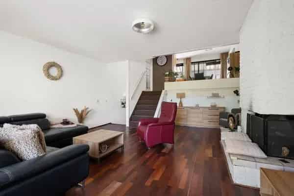 Ruime Split Level Woning 3 Slaapkamers Tuin Garage Nabij Park Scholen
