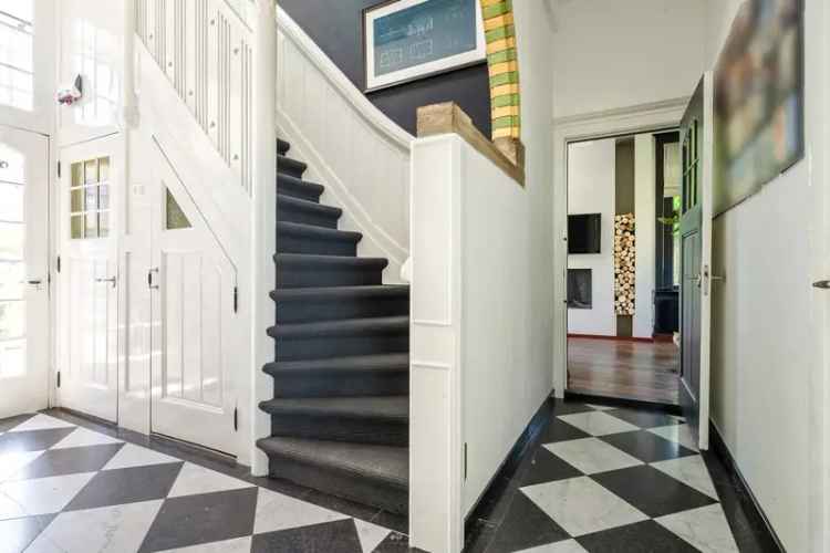Huis te koop Zandvoort: Vrijstaande villa met ruime garage en 4 slaapkamers