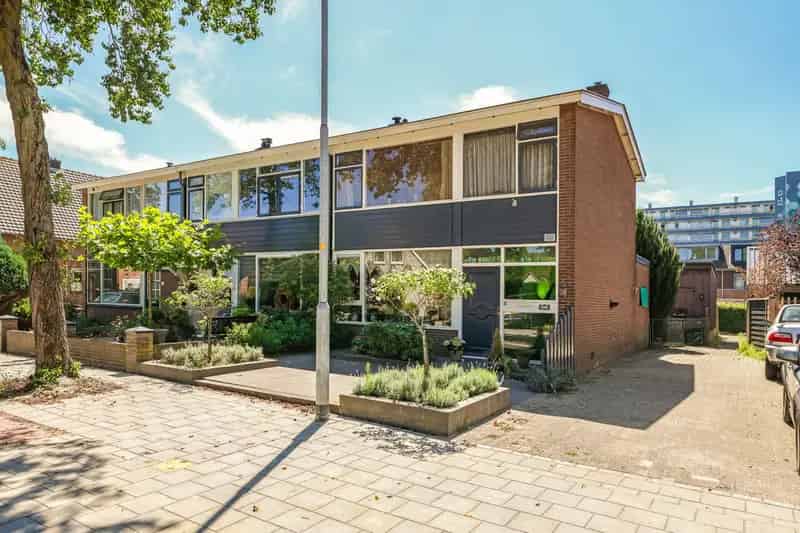 Hoekwoning Ede Grote Garage Tuin 3 slaapkamers Kluswoning