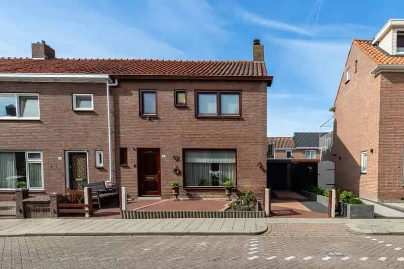 Hoekwoning Zeeasterstraat 24: Ruime woning met garage en tuin