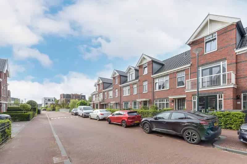 Tussenwoning Vroondaal 4 slaapkamers luxe badkamer tuin