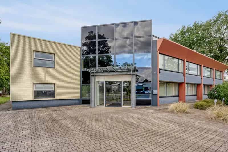 Kantoorruimte te huur Oldenzaal 400m2 begane grond 250m2 verdieping