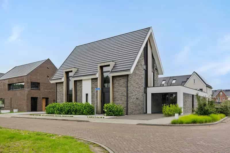 Luxe Villa met Zwembad te Koop in Heesch
