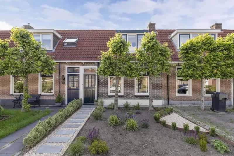 Compacte woning Joure: gerenoveerd, instapklaar, grote garage