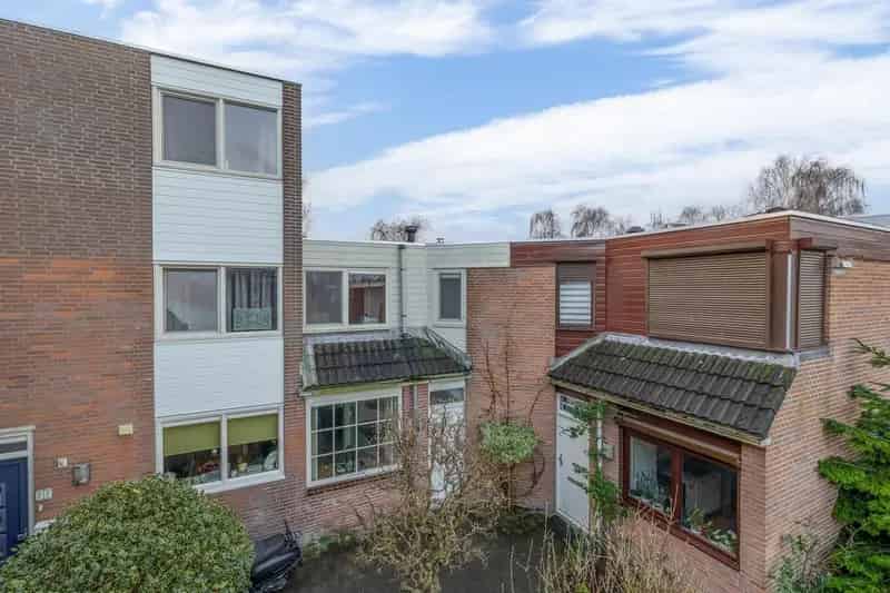 Huis te koop Capelle aan den IJssel 3 slaapkamers luxe badkamer grote tuin