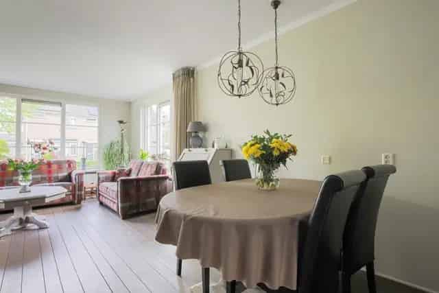 Vrijstaande woning te huur Krabbendijke 143m2 5 kamers 1976