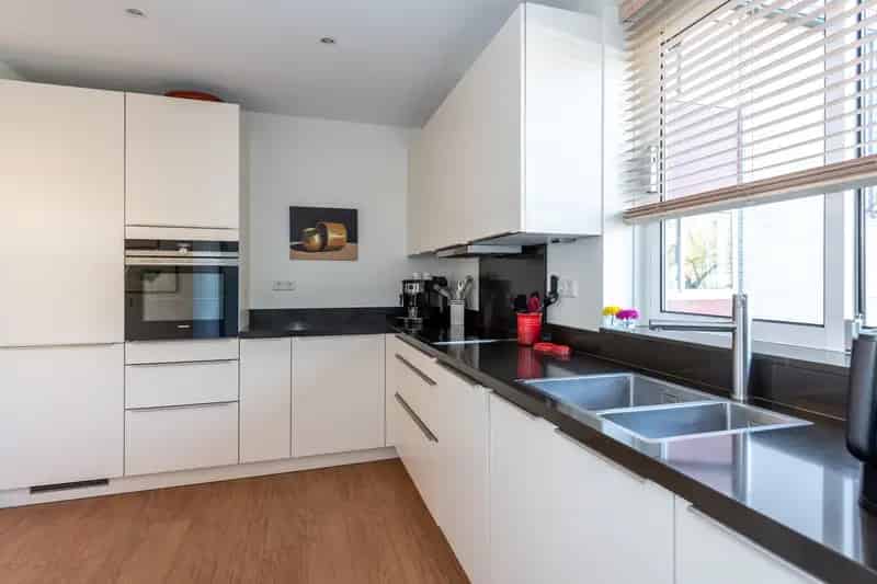 Appartement te koop Bilthoven: Luxe 3-kamer appartement 113m2 met groot balkon en garage