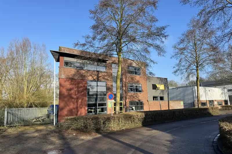 Bedrijfshal te Huur Amersfoort 655m² Kantoorruimte Parkeerplaatsen Zonnepanelen