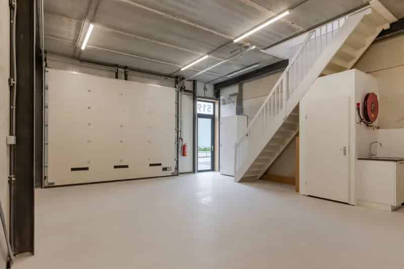 Bedrijfshal te huur Alphen aan den Rijn 131m²