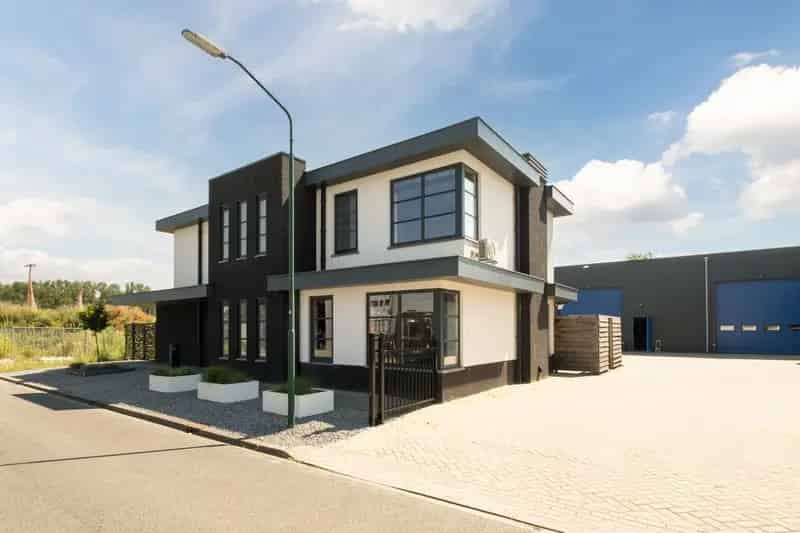 Huis te koop Rijen: Luxe Villa met Bedrijfsruimte