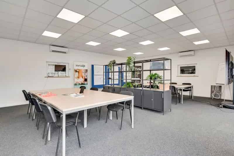 Bedrijfshal te Huur Budel 866m²