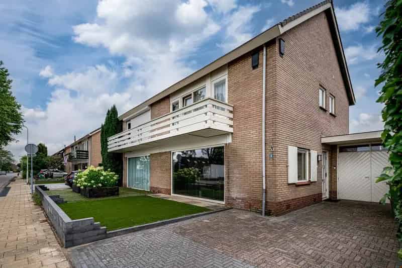 Half vrijstaand Didam 4 slaapkamers tuin gerenoveerd