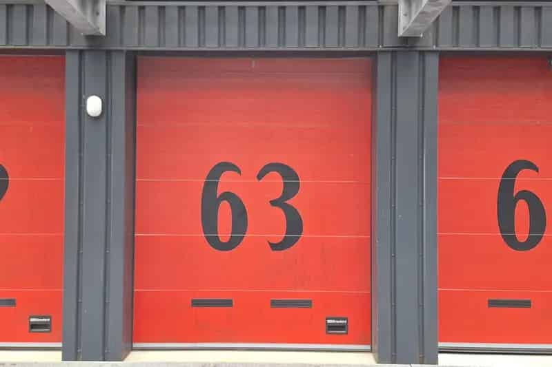 Bedrijfshal Zwaag te koop: Luxe Garagebox met Entresol