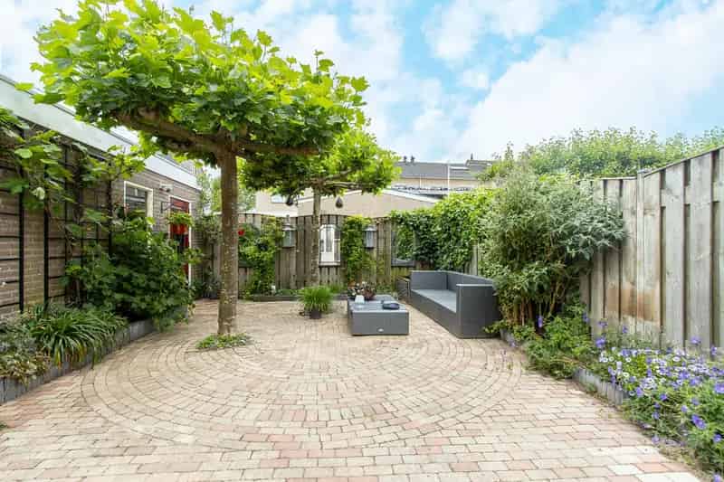 Te koop: Ruime Tweekapper met 3 slaapkamers en 15 Zonnepanelen in Heerewaarden