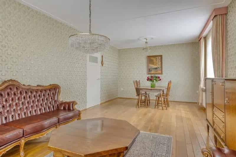 Vrijstaande Woning met Bedrijfshal te Koop in Mierlo