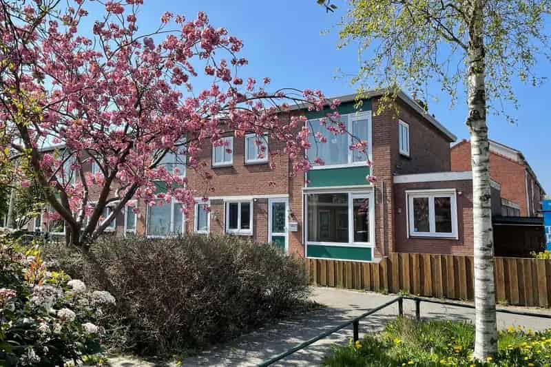 Appartement te koop Wormerveer: Ruim 4-kamer appartement met tuin
