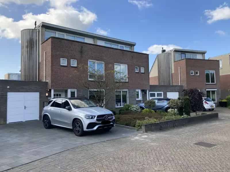 Te Huur Ruime 4 Kamer Twee Onder Een Kapwoning Toolenburg