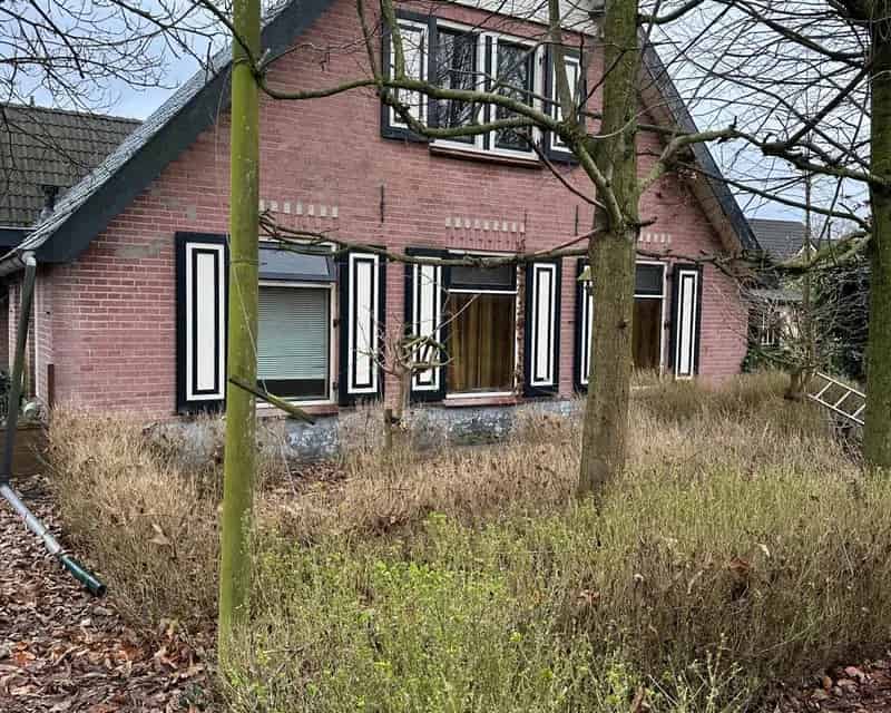 Belegging Uddel: Twee Woningen Winkel Appartementen