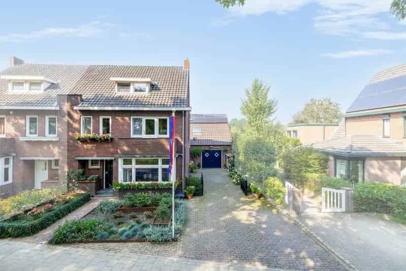 Royale Jaren 30 woning Venlo 243m2 5 slaapkamers zwembad garage