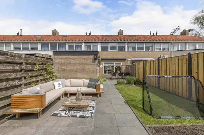 Tussenwoning Joure: Instapklaar 3 slaapkamers, tuin, moderne keuken