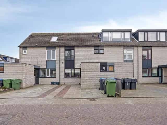 Familiewoning Leiden Stevenshof 4 slaapkamers tuin parkeerplaats