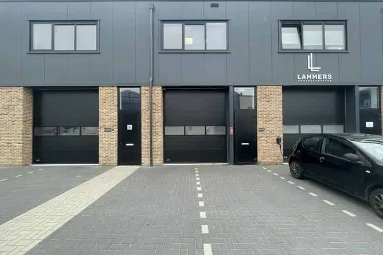 64 - 65 m2 bedrijfsruimte te huur in Arkel