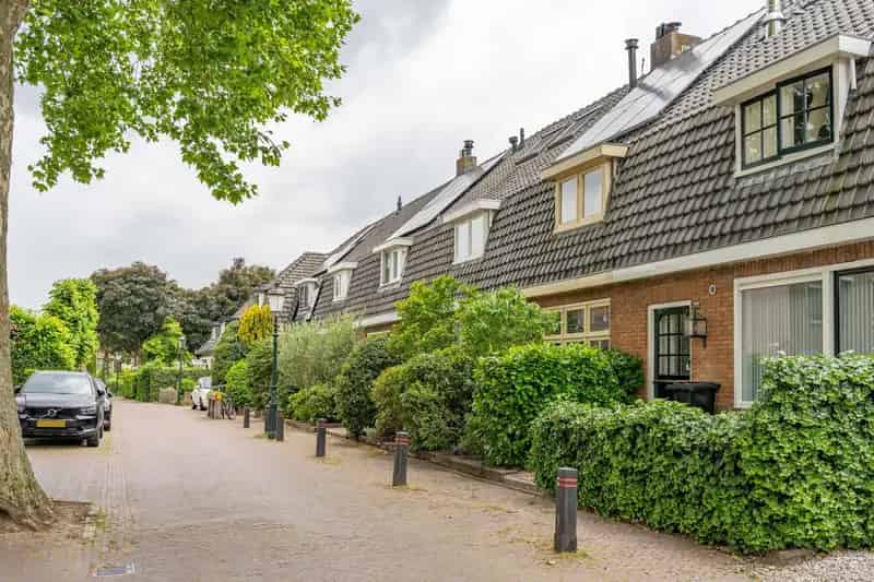 Huis te koop Huizen: Charmante middenwoning met patiotuin