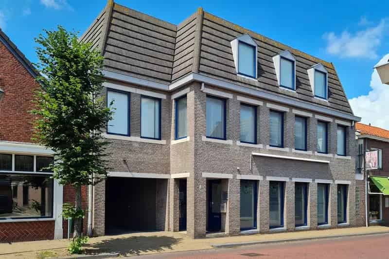 Kantoorruimte Prinsenbeek Centrum 145m2 Parkeerplaatsen Dakterras